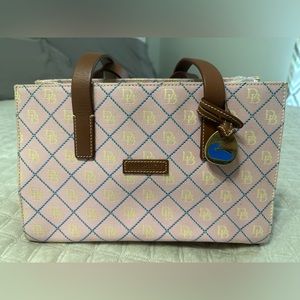 Dooney & Bourke hand bag